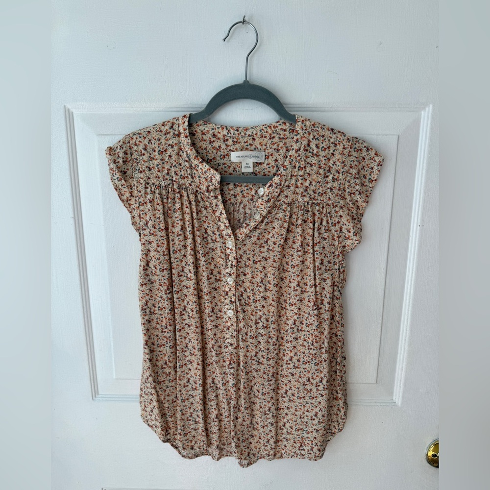Treasure & Bond Tan Flutter Sleeve Floral Top - Nordstrom